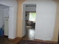 pohled z chodby do ob�v. pokoje