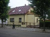 pohled na d�m z ulice