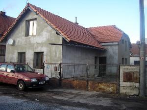 pohled na vjezd do dvora